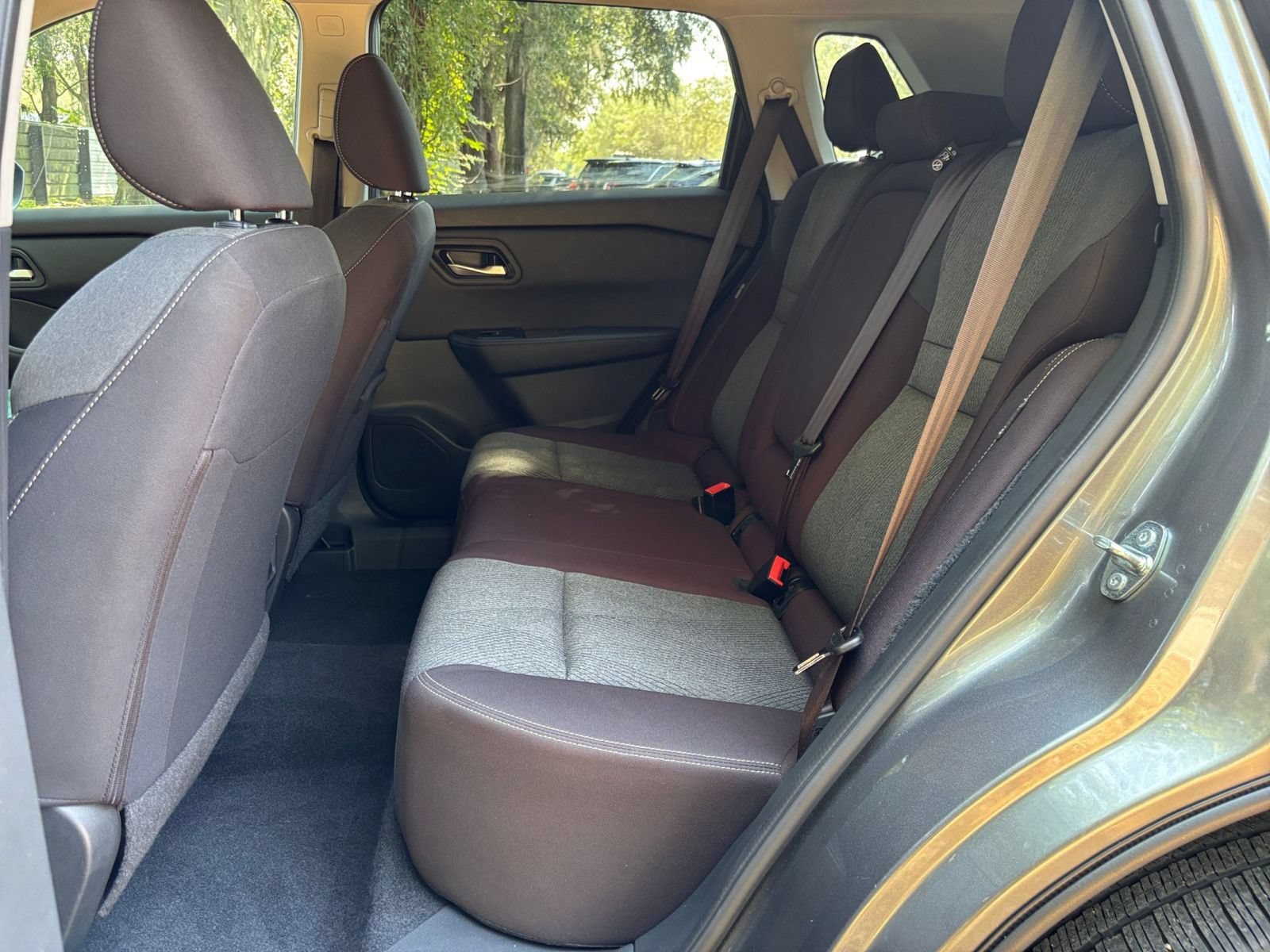 Used 2025 Nissan Rogue SV FWD image 27