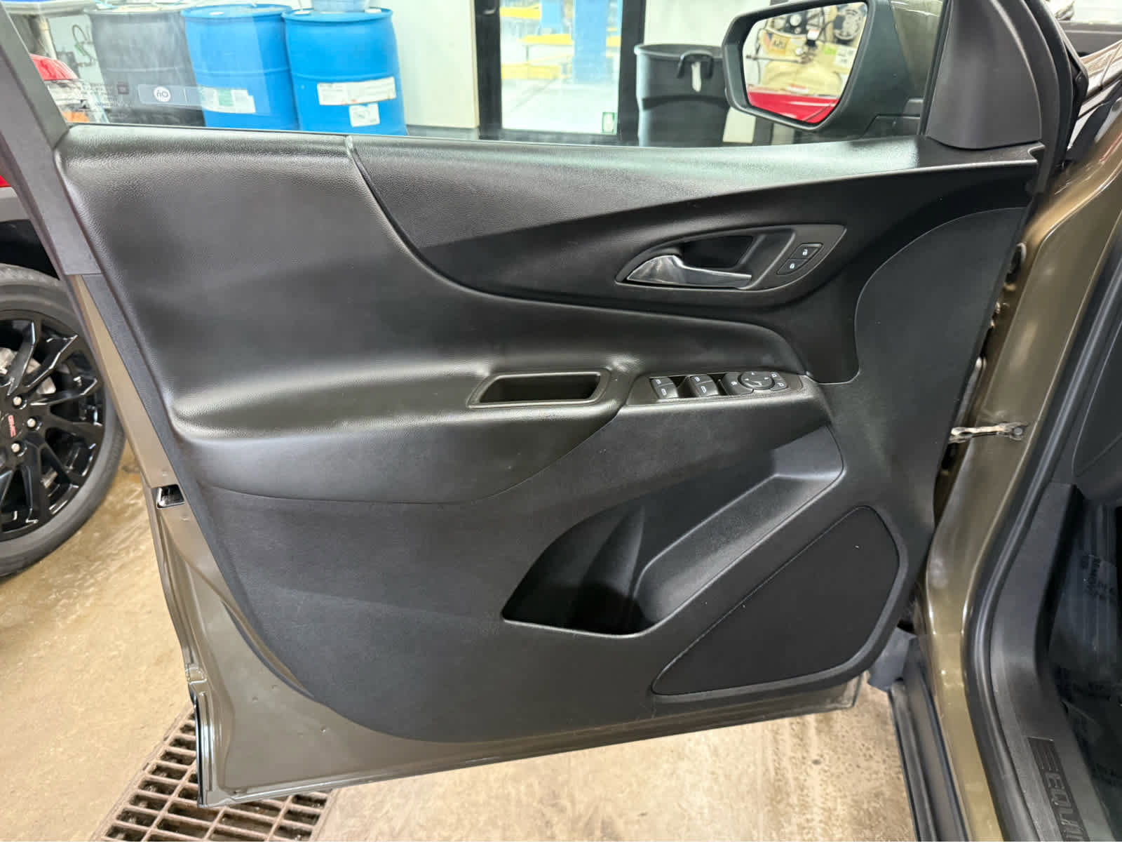 Used 2023 Chevrolet Equinox LT AWD/4WD image 21