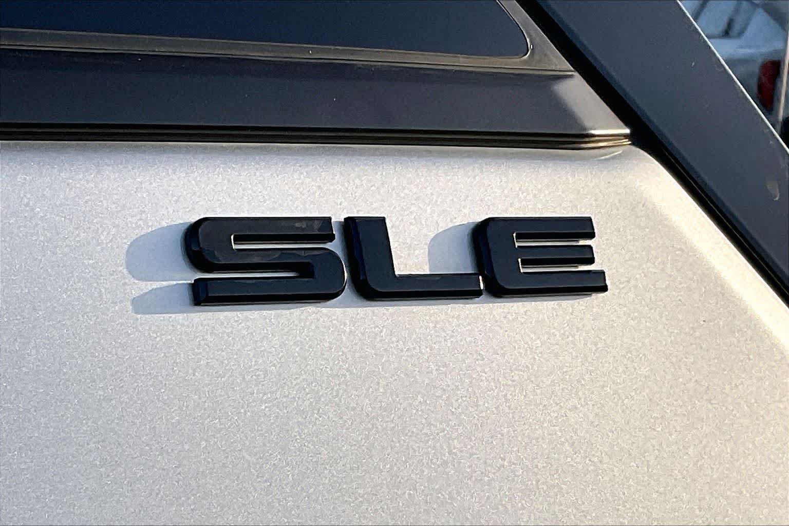 Used 2021 GMC Terrain SLE w/ Elevation Edition FWD image 7