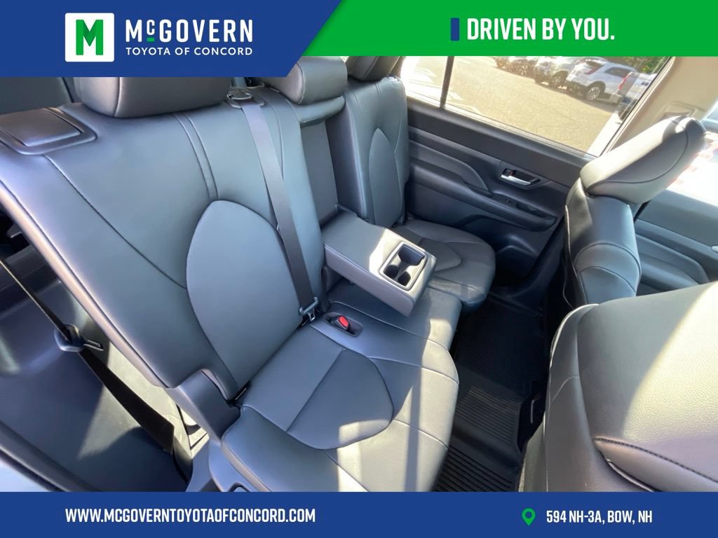 Used 2026 Toyota Grand Highlander AWD image 32