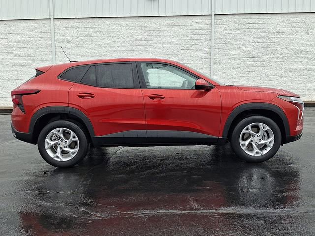 Used 2024 Chevrolet Trax LS w/ LS Convenience Package image 7