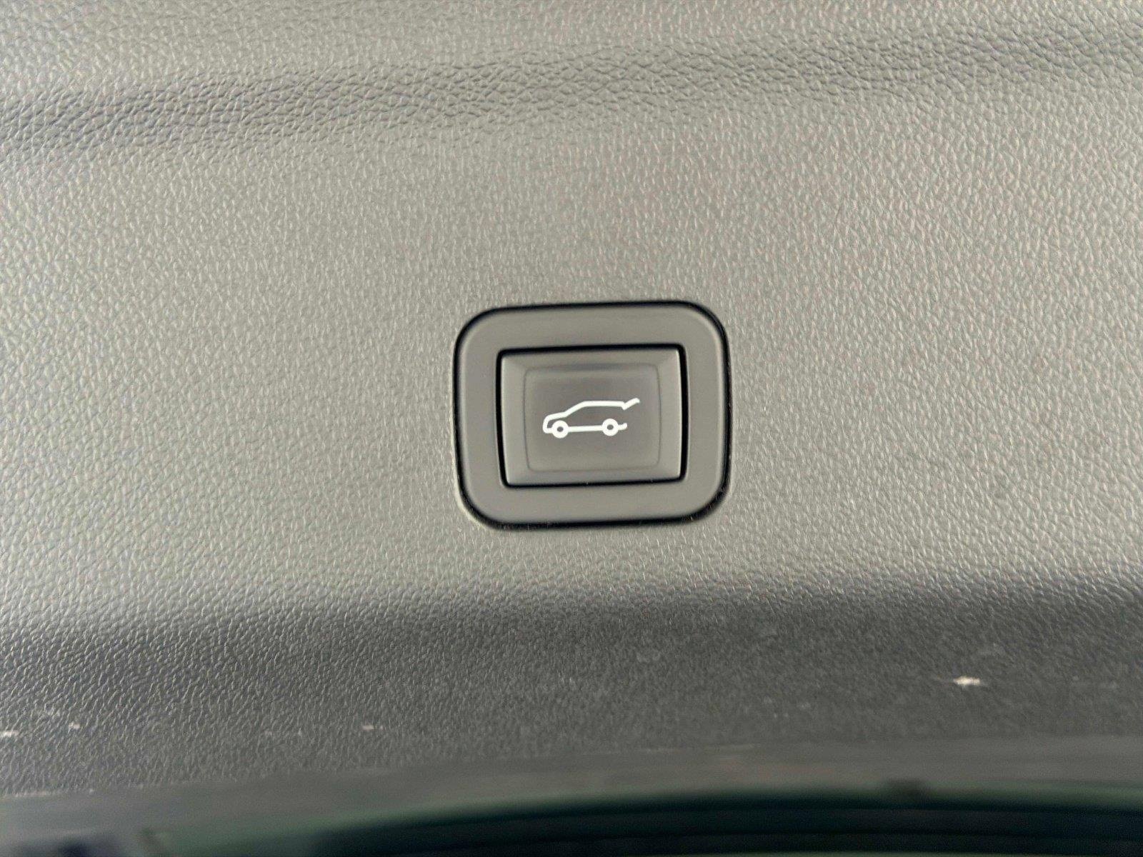 Used 2025 GMC Yukon Denali w/ Sun & Power Step Package AWD/4WD image 28
