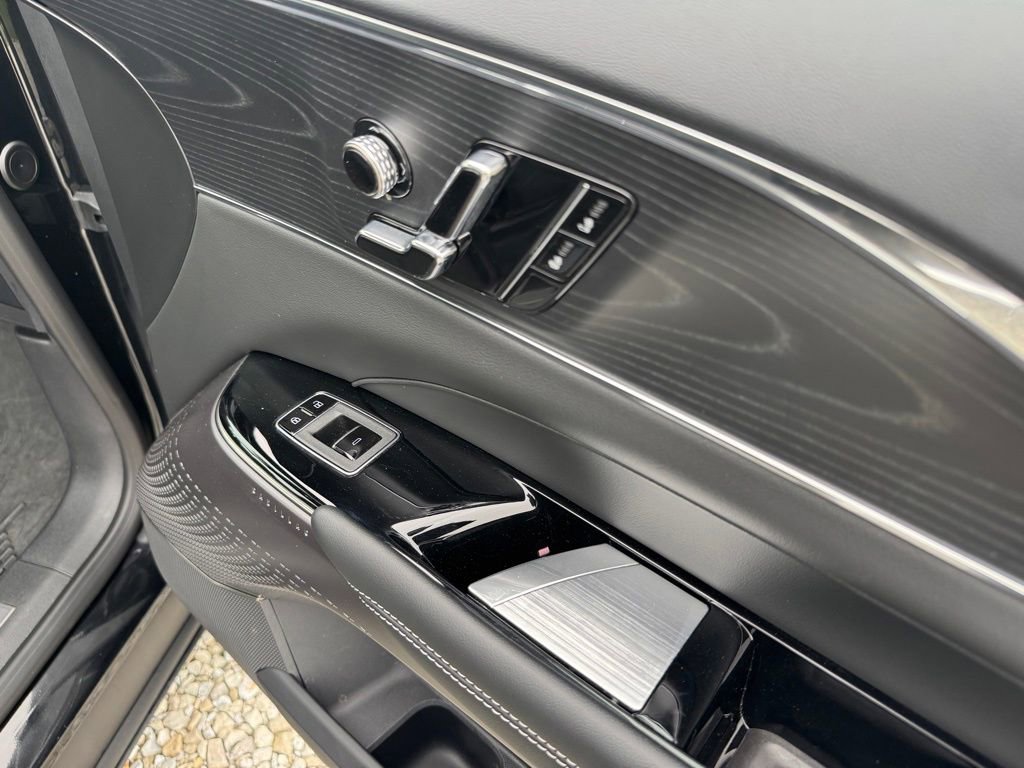 Certified 2024 Cadillac Lyriq Luxury image 33