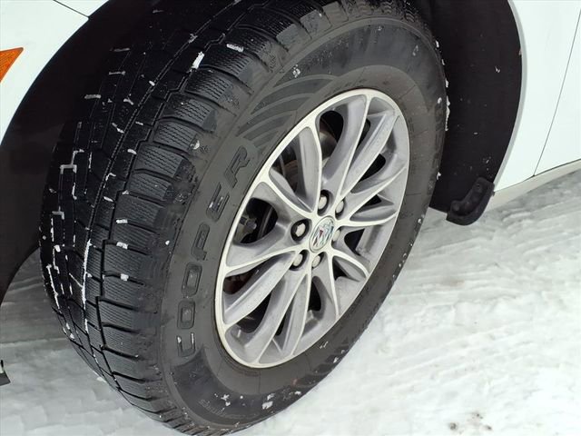 Used 2023 Buick Enclave Essence image 3