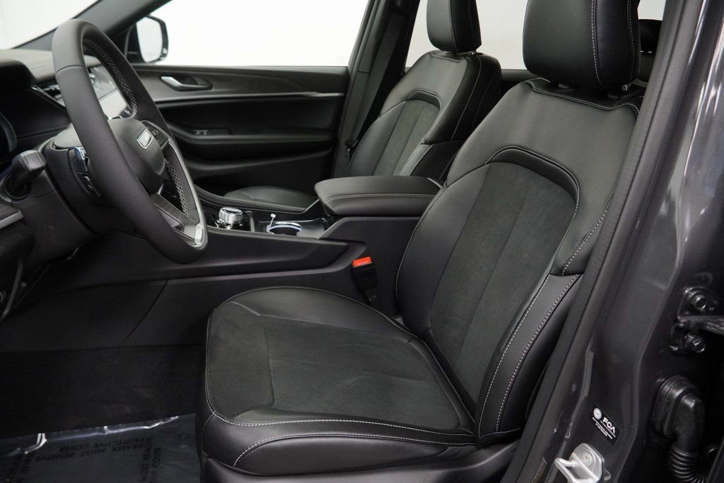 New 2026 Jeep Grand Cherokee Altitude image 15