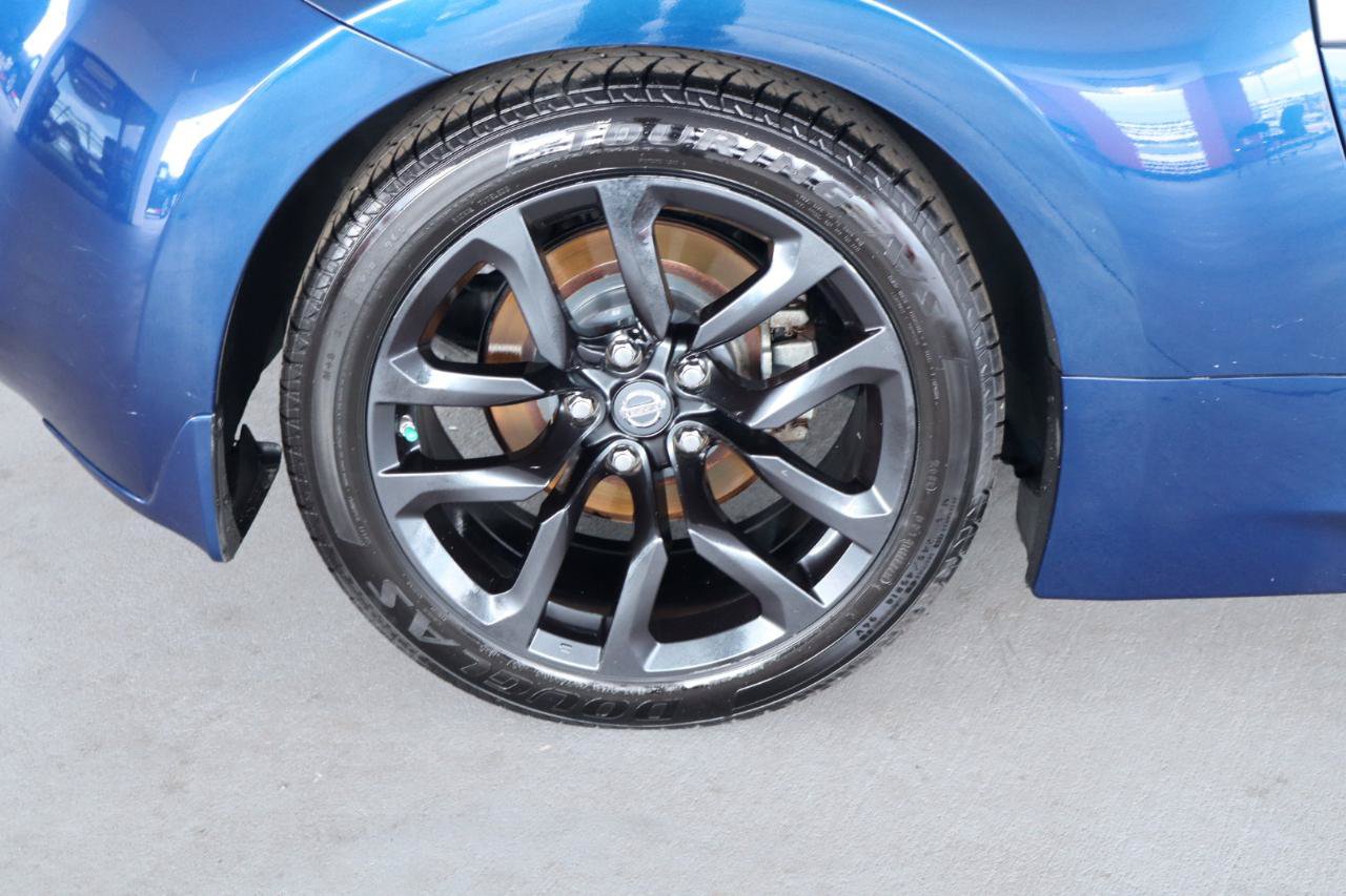 Used 2017 Nissan 370Z Coupe RWD image 5
