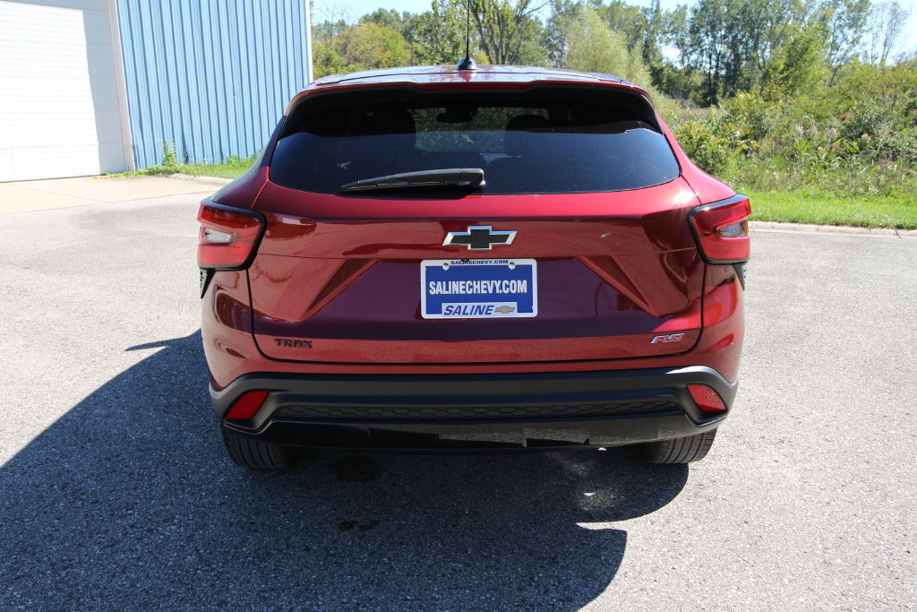 Used 2024 Chevrolet Trax RS w/ Driver Confidence Package FWD image 6