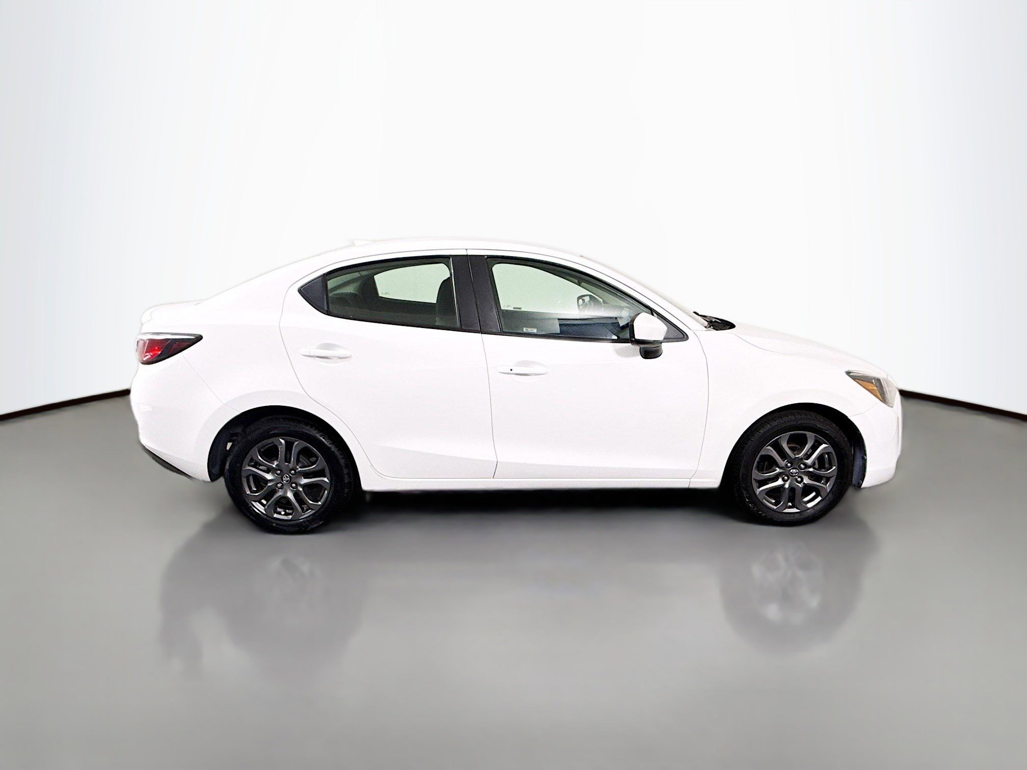 Used 2019 Toyota Yaris LE image 11