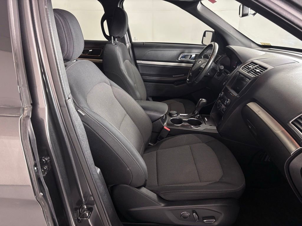 Used 2018 Ford Explorer XLT w/ Equipment Group 201A AWD/4WD image 41