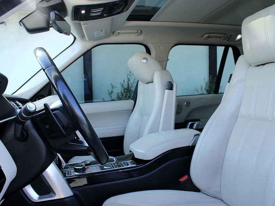 Used 2017 Land Rover Range Rover HSE image 11