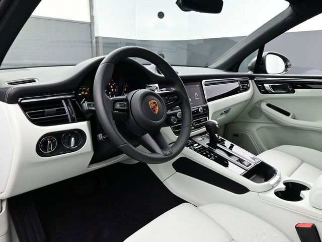 New 2026 Porsche Macan Turbo image 4