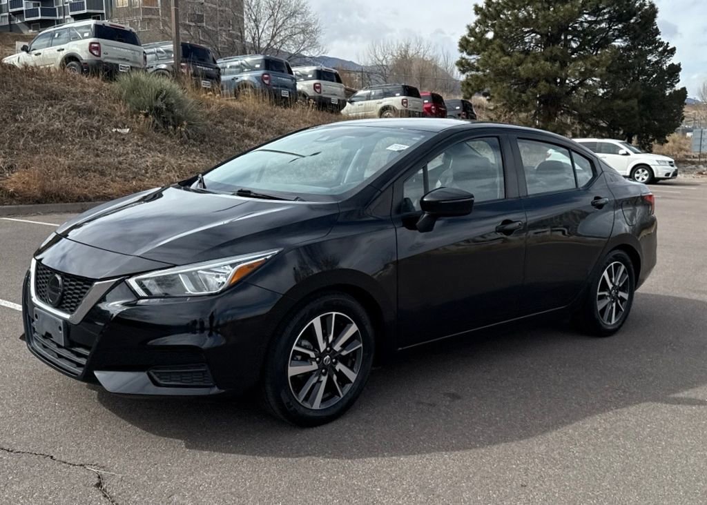Used 2021 Nissan Versa SV image 3