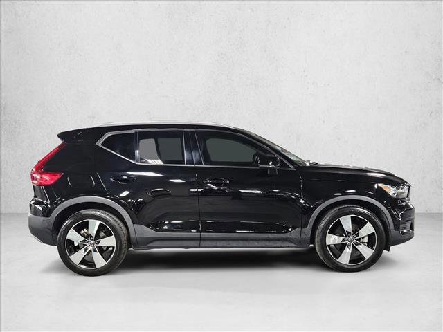 Used 2019 Volvo XC40 T5 Momentum image 4