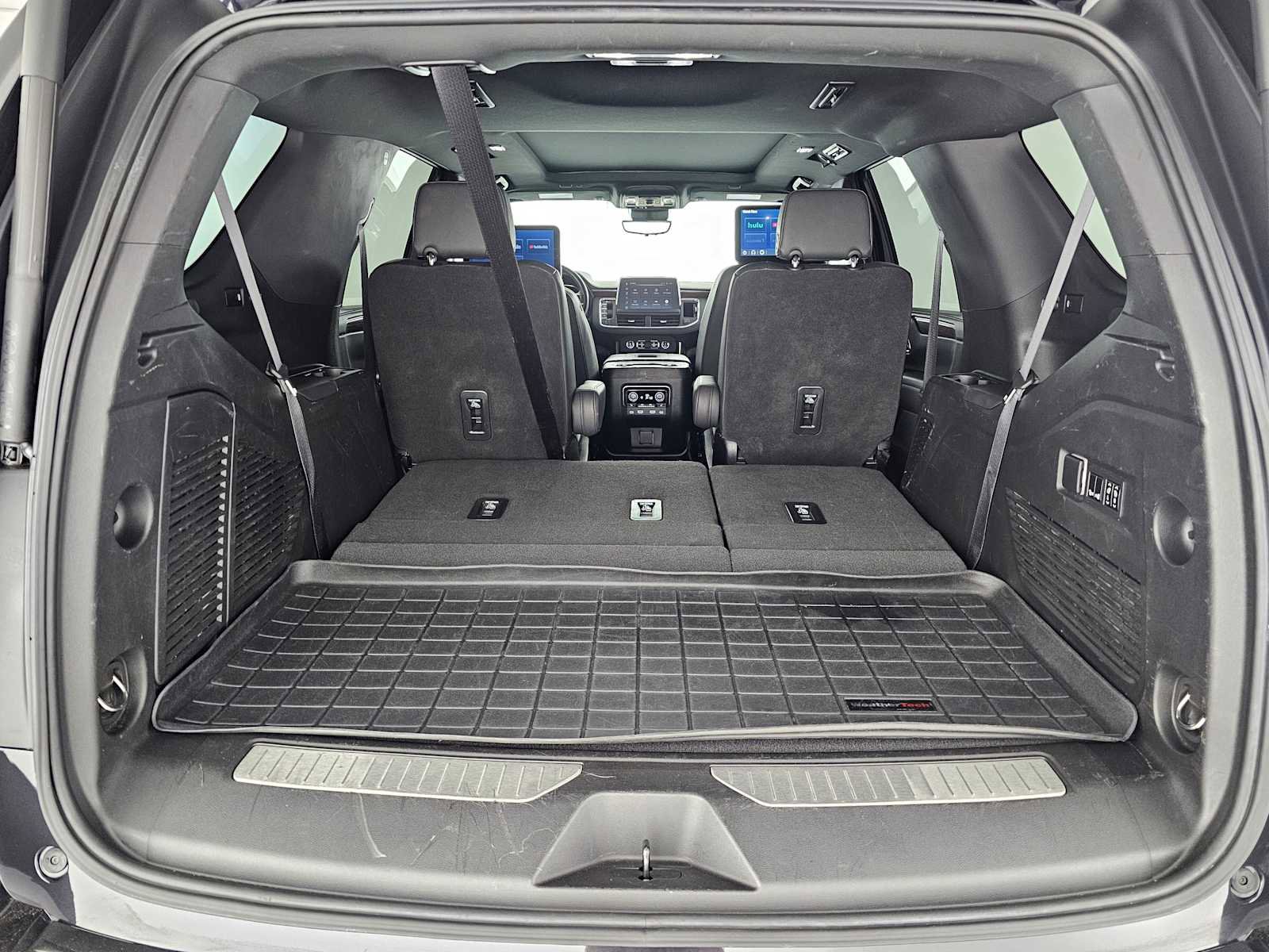 Used 2023 Chevrolet Tahoe High Country w/ Advanced Technology Package image 17