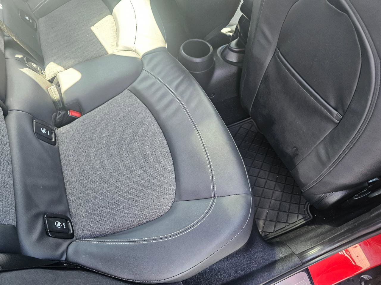 Used 2016 MINI Cooper 4-Door Hardtop FWD image 16