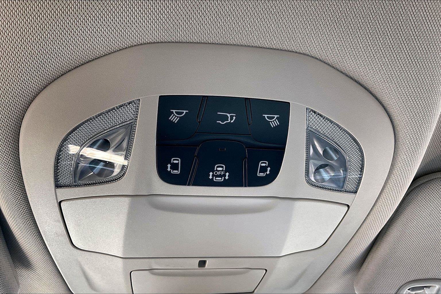 Used 2021 Chrysler Pacifica Touring w/ Cold Weather Group FWD image 35