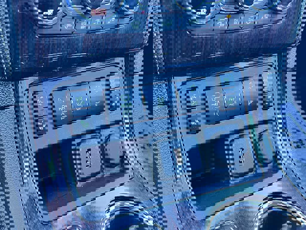 Used 2017 Chevrolet Traverse Premier image 35