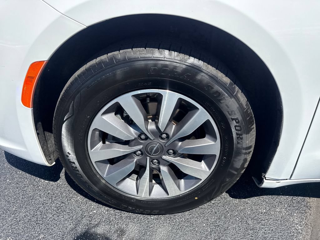 Used 2024 Chrysler Pacifica Limited FWD image 18