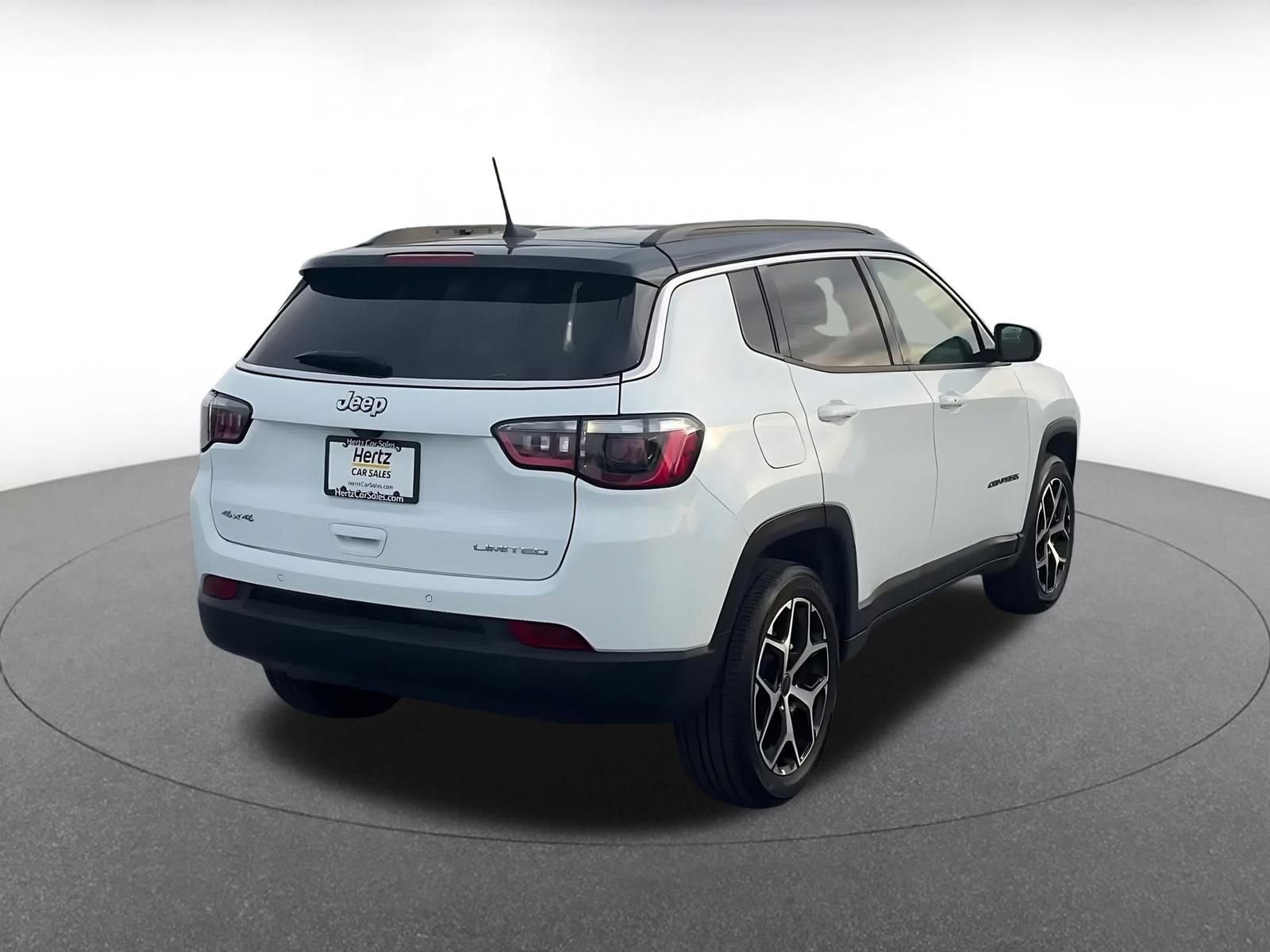 Used 2025 Jeep Compass Limited image 14