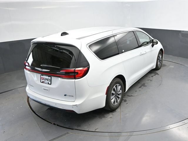Used 2023 Chrysler Pacifica Touring-L FWD image 34