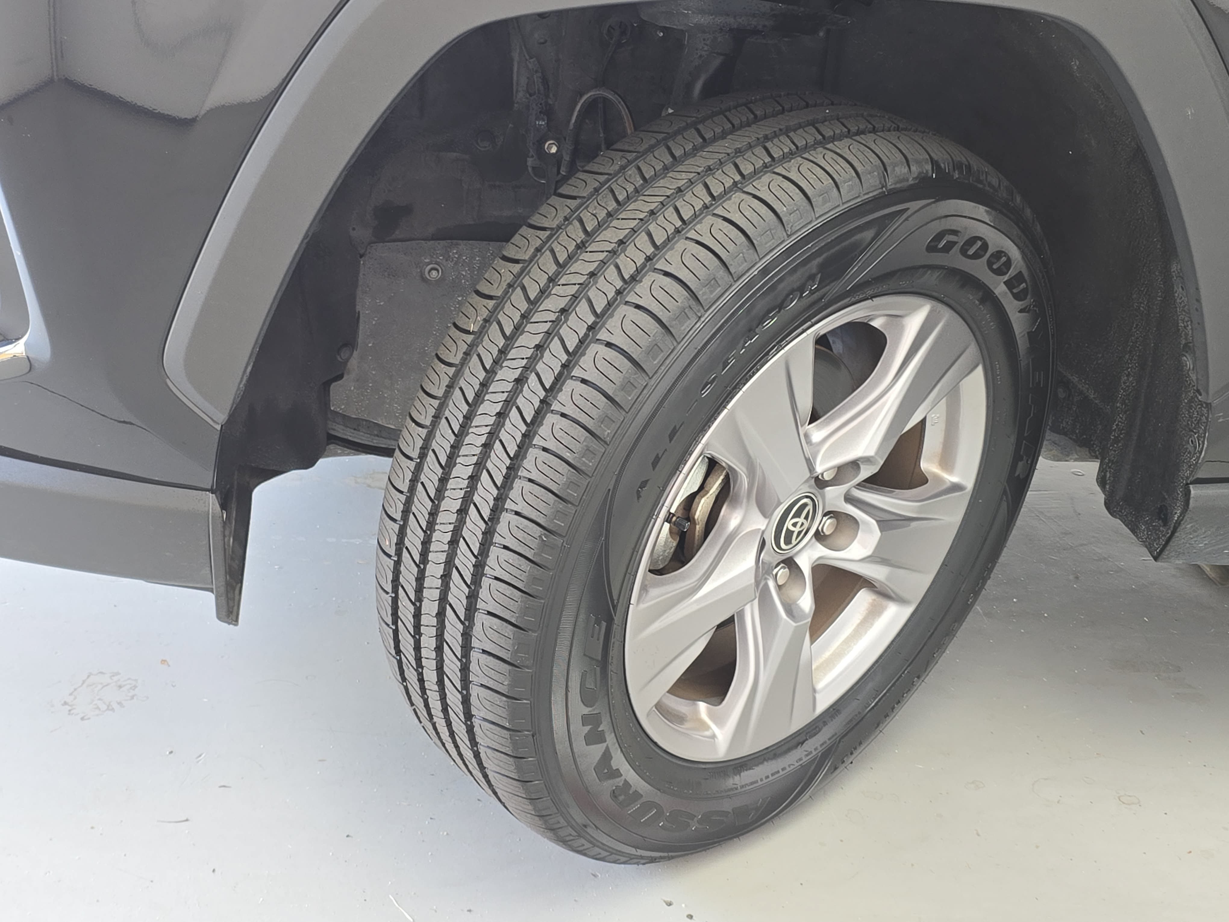 Used 2025 Toyota RAV4 XLE FWD image 30