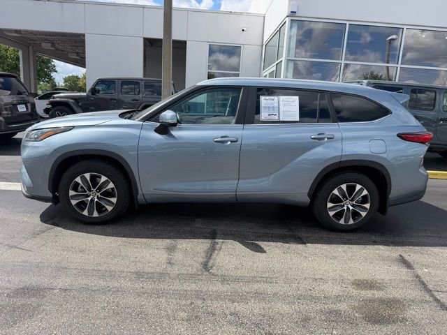 Used 2023 Toyota Highlander XLE FWD image 6