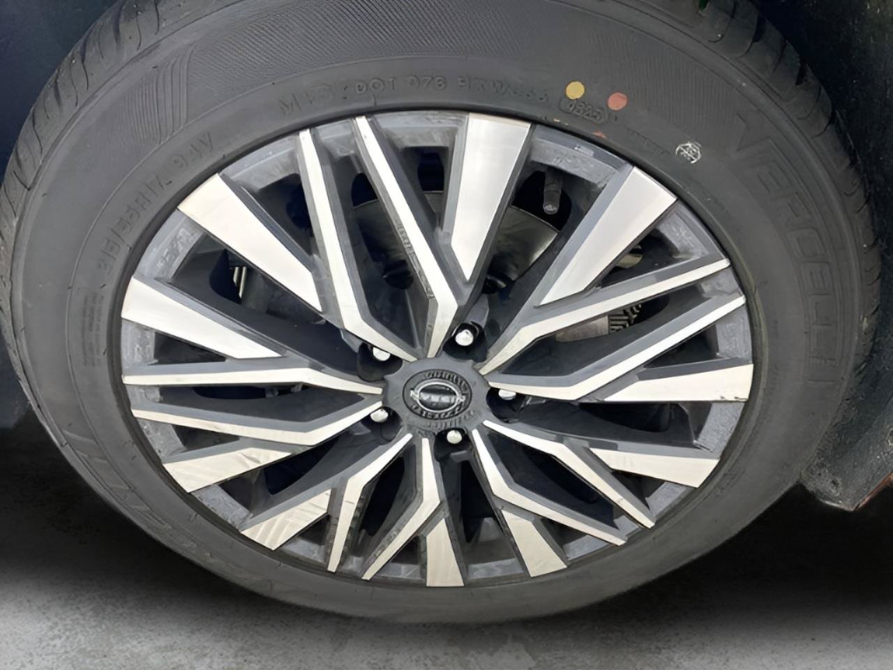 Used 2024 Nissan Altima 2.5 SV FWD image 22