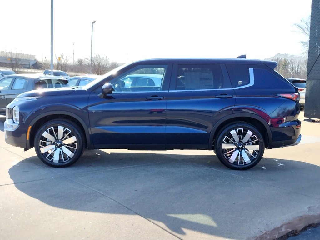 New 2025 Mitsubishi Outlander SE image 19