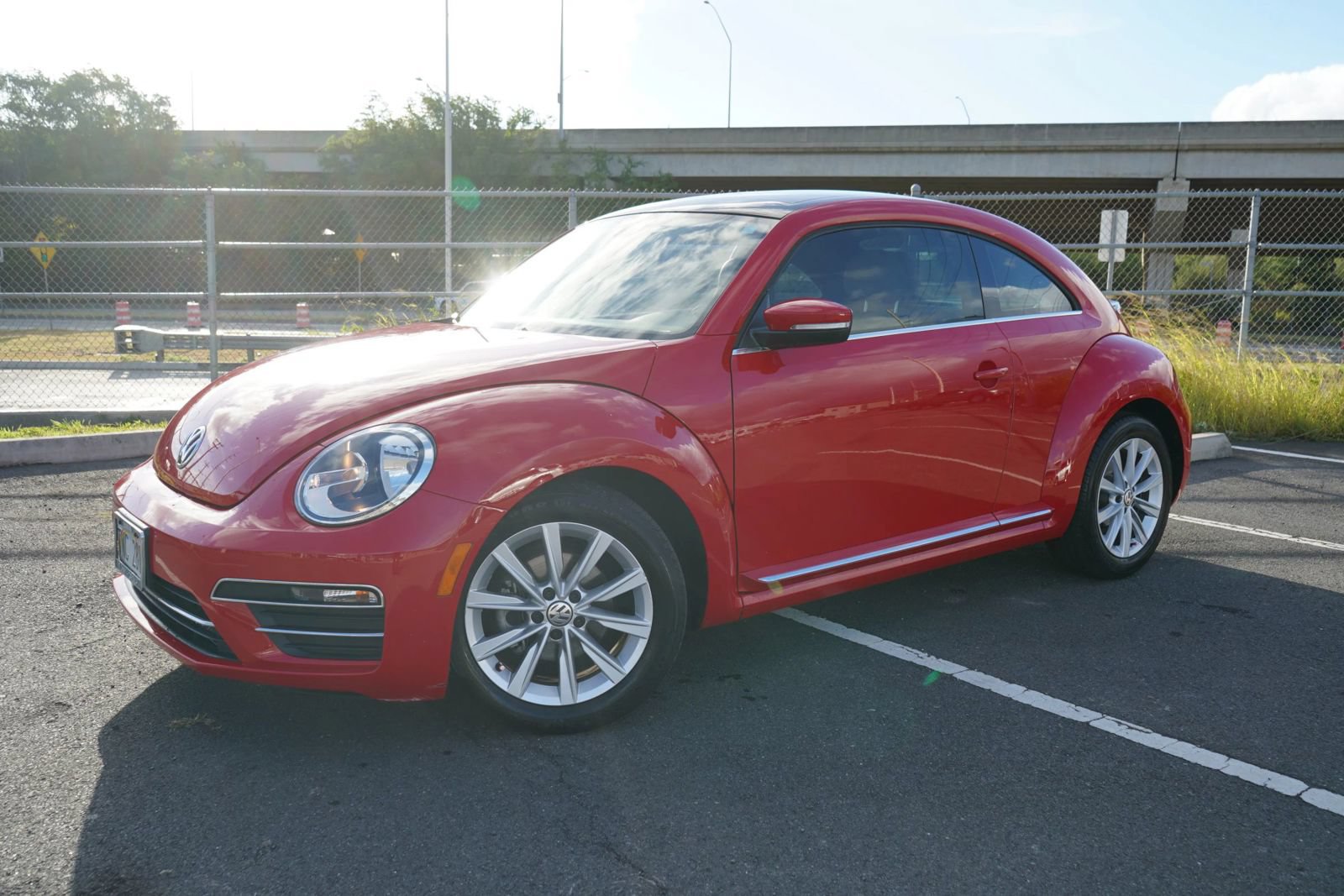 Used 2019 Volkswagen Beetle 2.0T SE FWD image 3