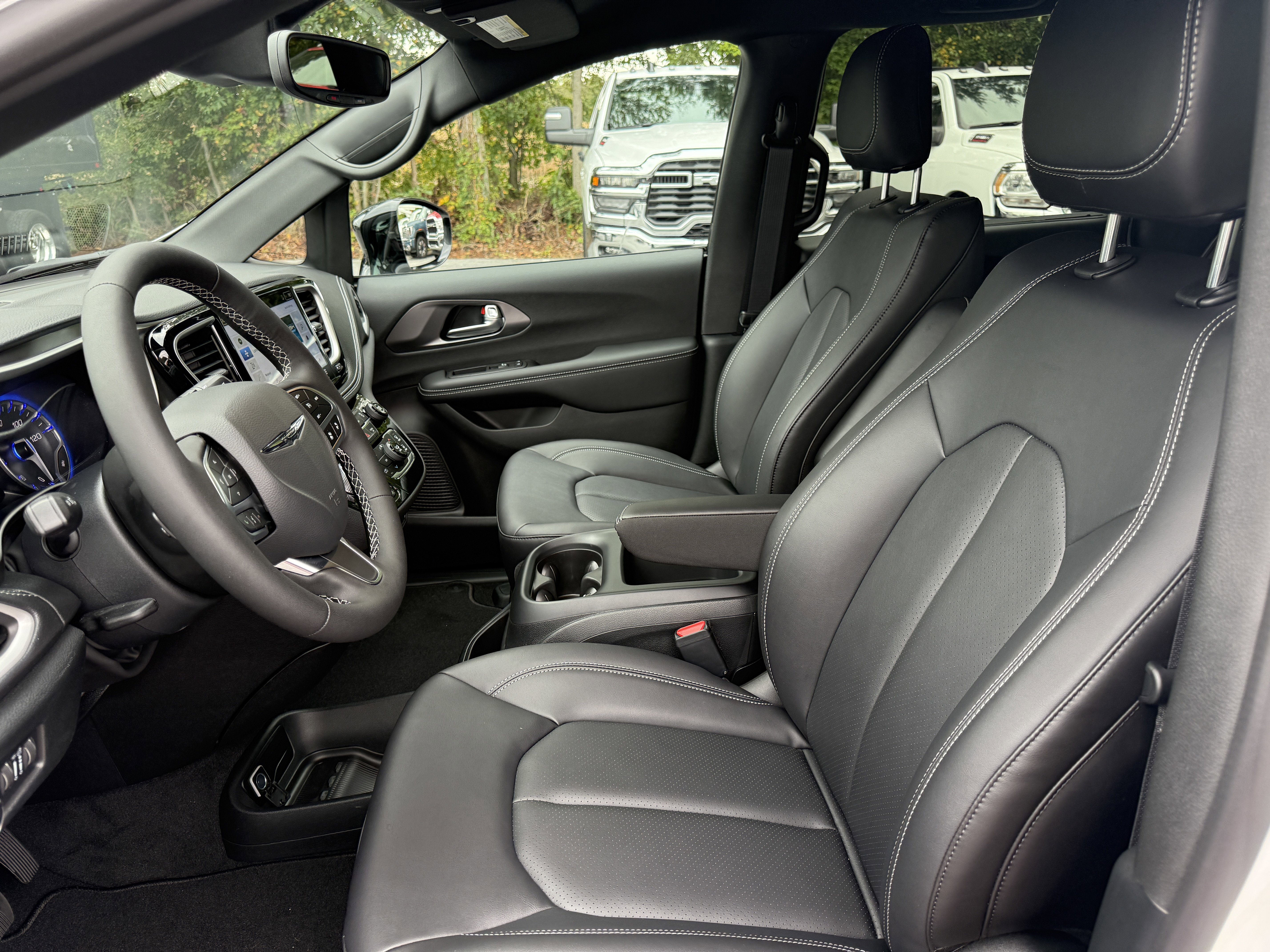 New 2026 Chrysler Pacifica Select image 13