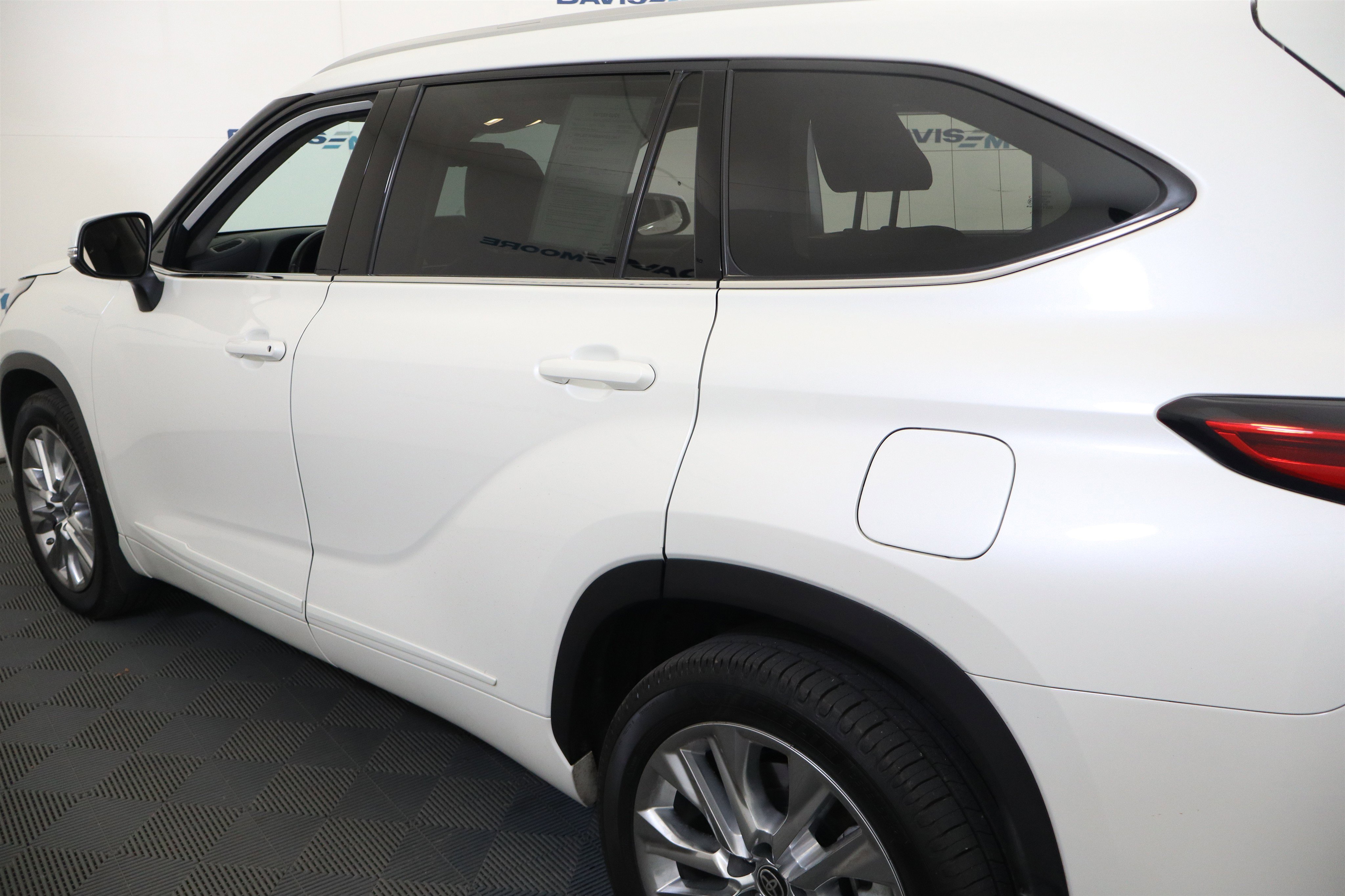 Used 2021 Toyota Highlander Limited AWD/4WD image 11