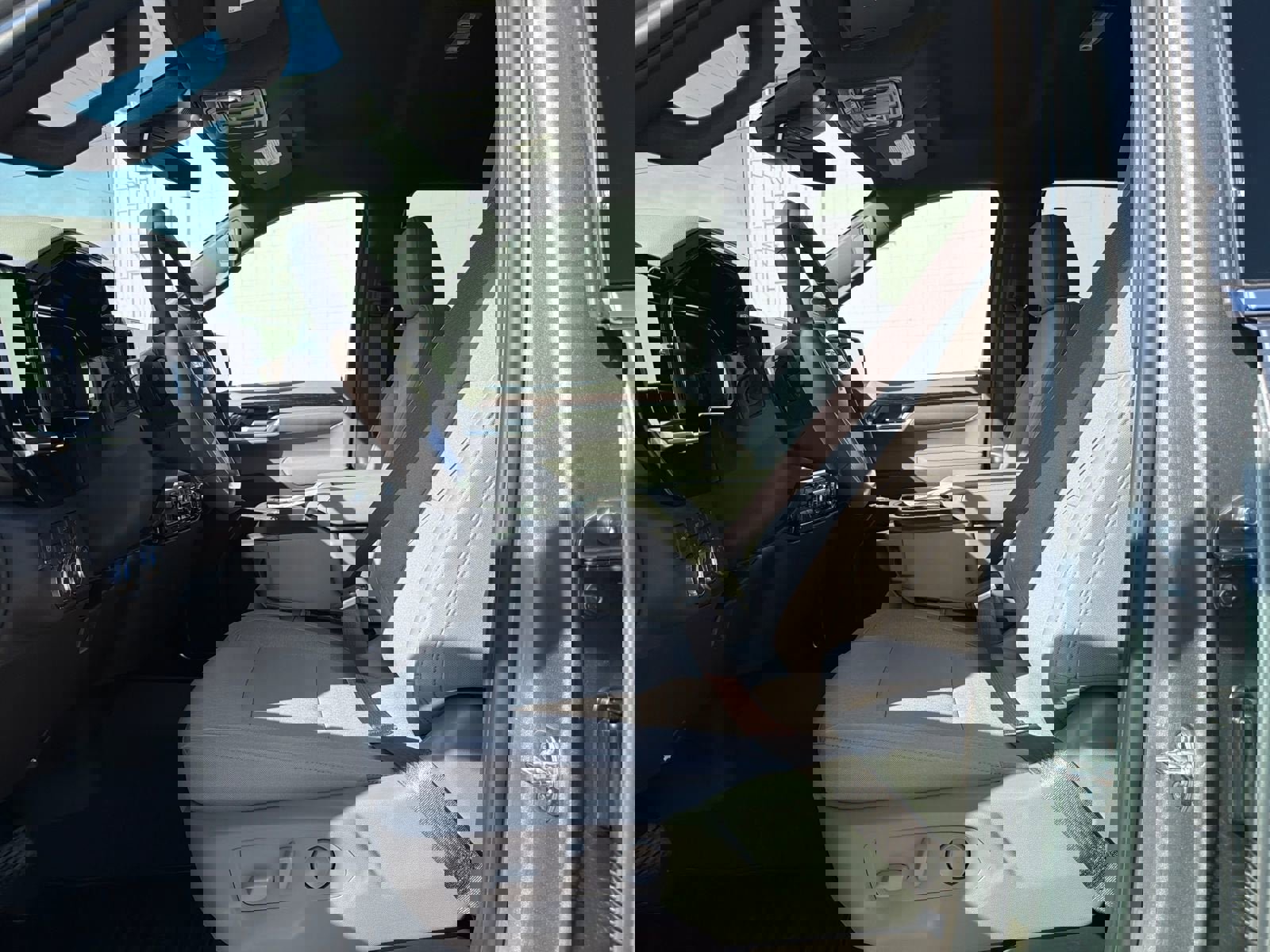 New 2026 GMC Sierra 1500 SLE image 15