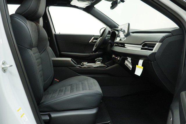 New 2026 Mitsubishi Outlander LE FWD image 17