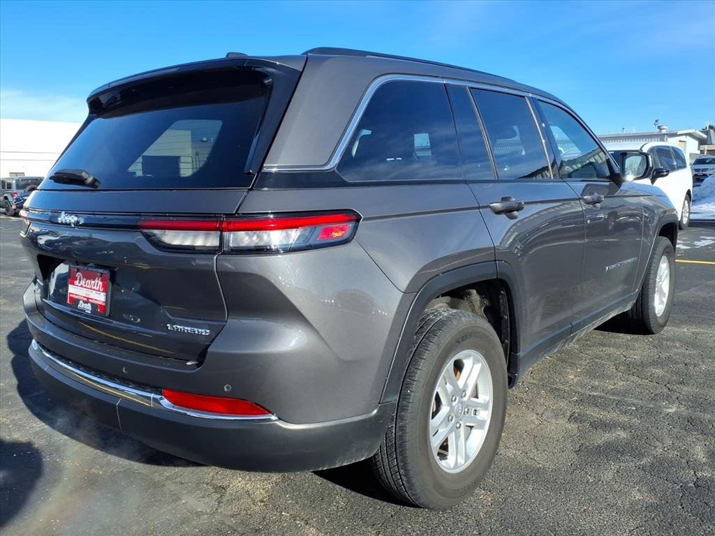 Used 2023 Jeep Grand Cherokee Laredo image 3