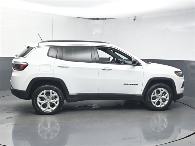 Used 2024 Jeep Compass Latitude image 8