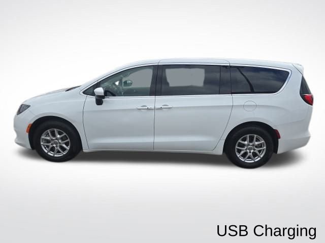 Used 2023 Chrysler Voyager LX image 2