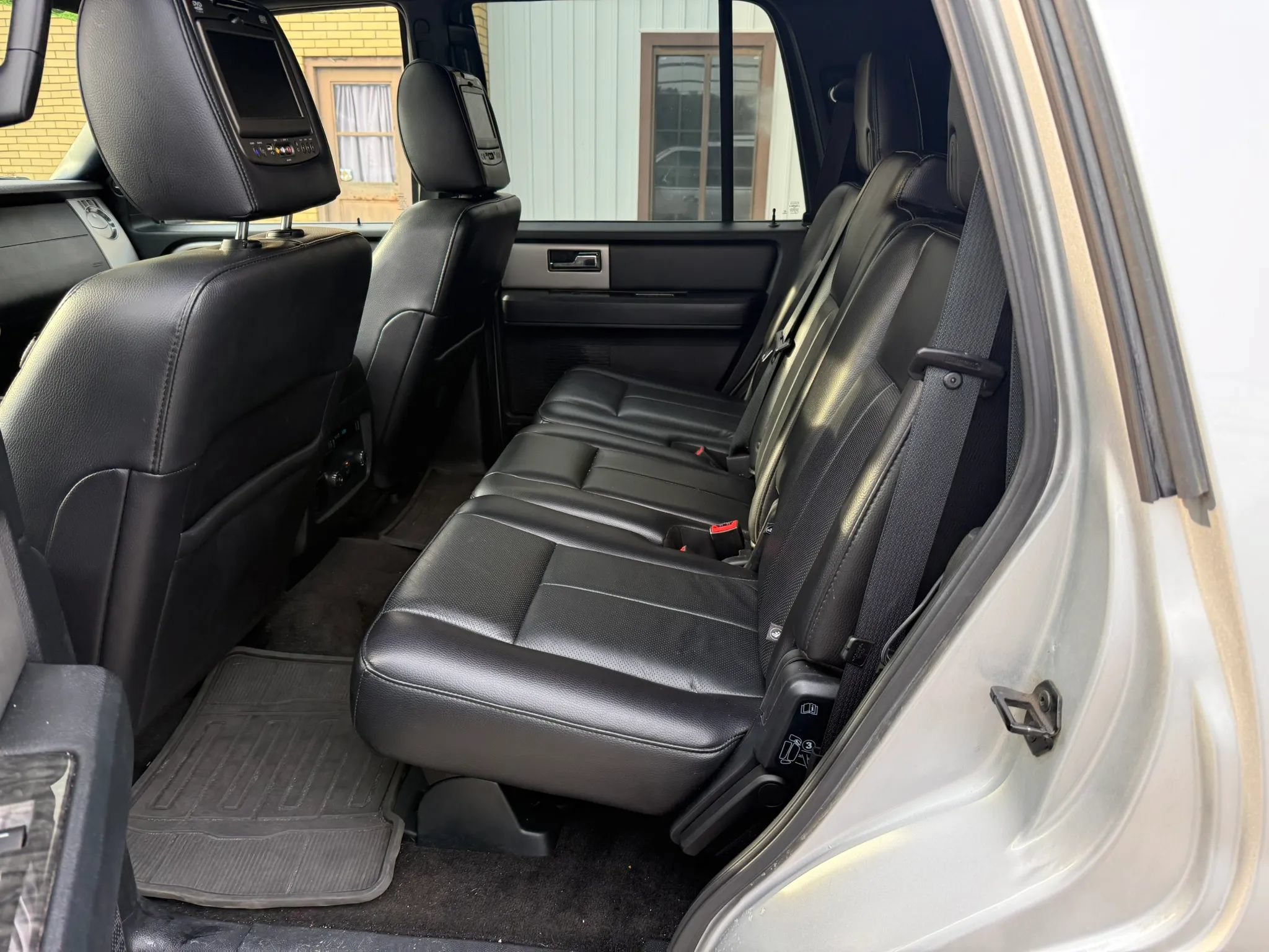 Used 2017 Ford Expedition Limited w/ Equipment Group 301A AWD/4WD image 15