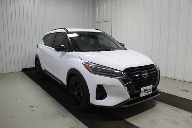 Used 2024 Nissan Kicks SR w/ SR Premium Package FWD image 1