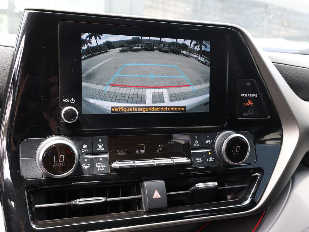 Used 2023 Toyota Highlander LE FWD image 28