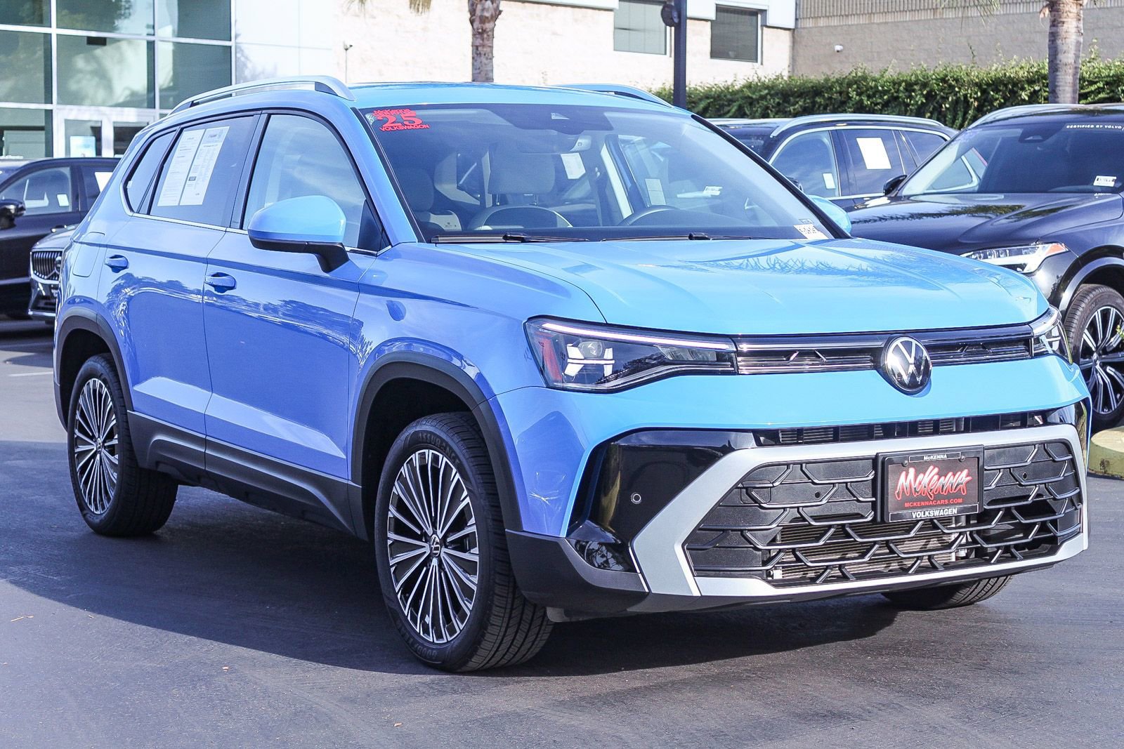 Used 2025 Volkswagen Taos SE FWD image 3