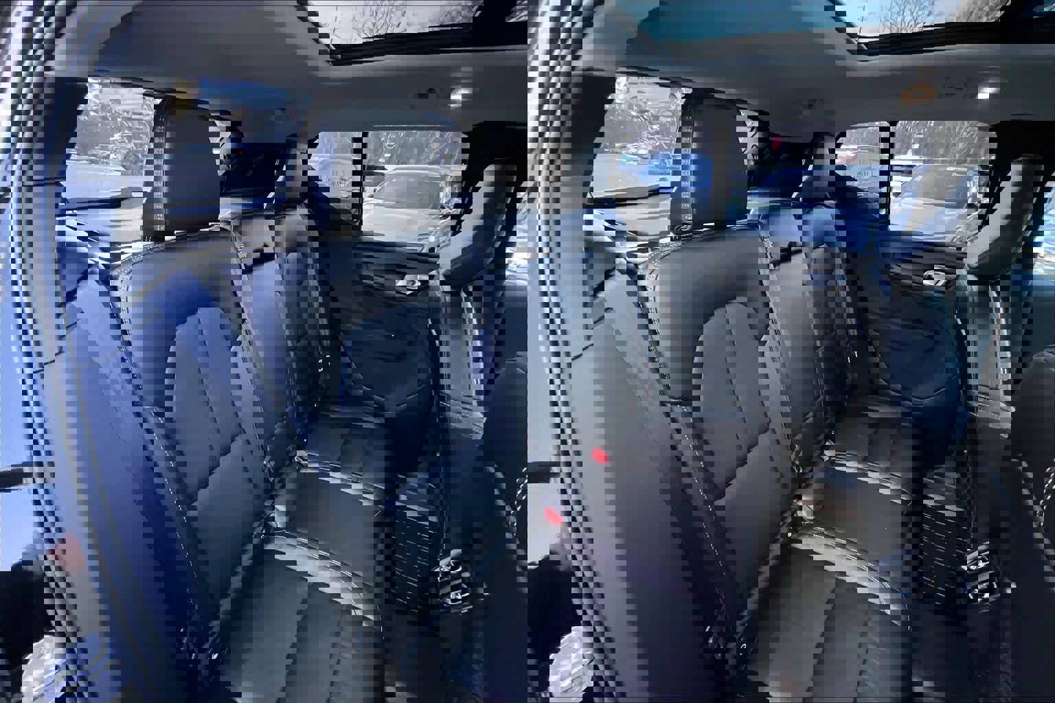 Certified 2024 Volvo XC40 B5 Plus w/ Protection Package Premier image 16