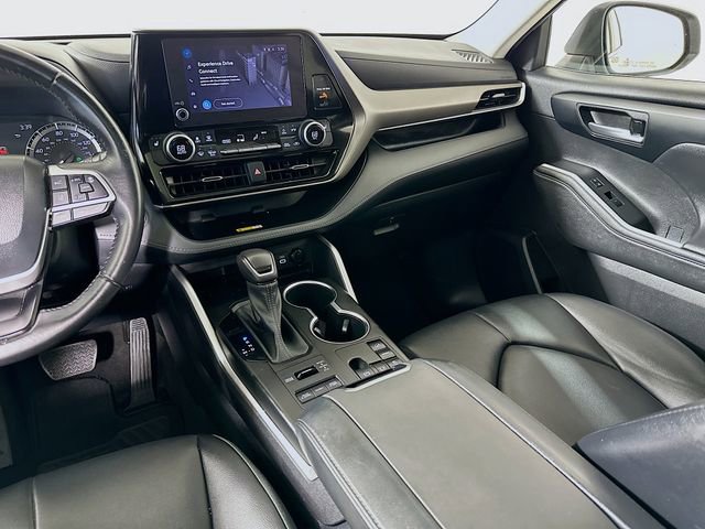 Certified 2023 Toyota Highlander XLE image 26