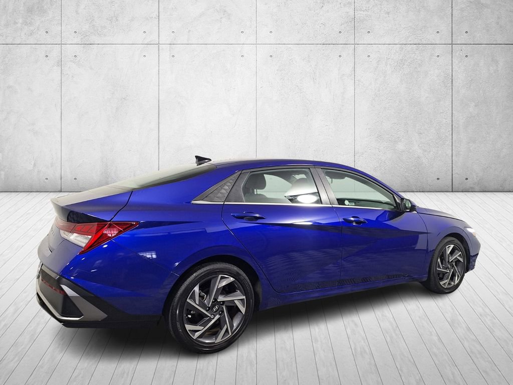 Used 2025 Hyundai Elantra SEL FWD image 5