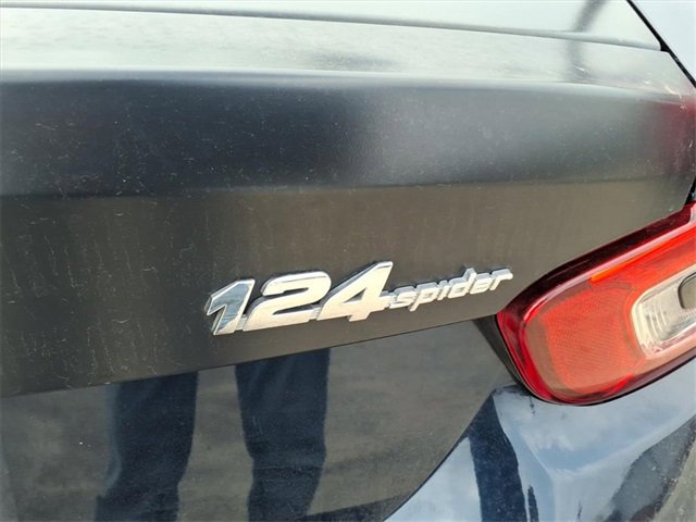 Used 2019 FIAT 124 Spider Abarth w/ Convenience Group image 9