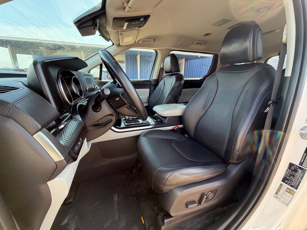 Used 2022 Kia Carnival LX FWD image 9