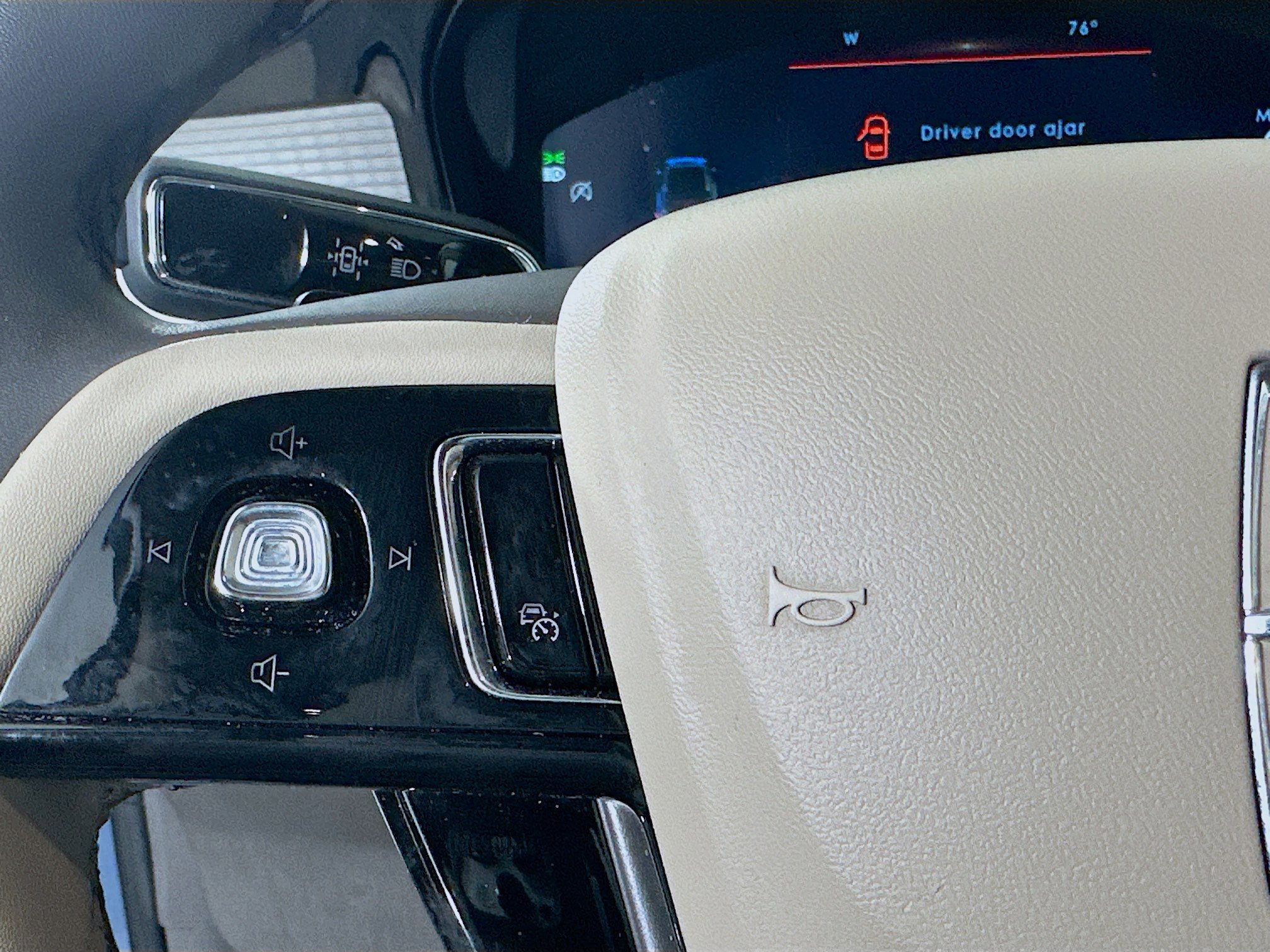 Used 2023 Lincoln Corsair FWD image 16