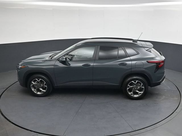 Used 2025 Chevrolet Trax LT FWD image 27