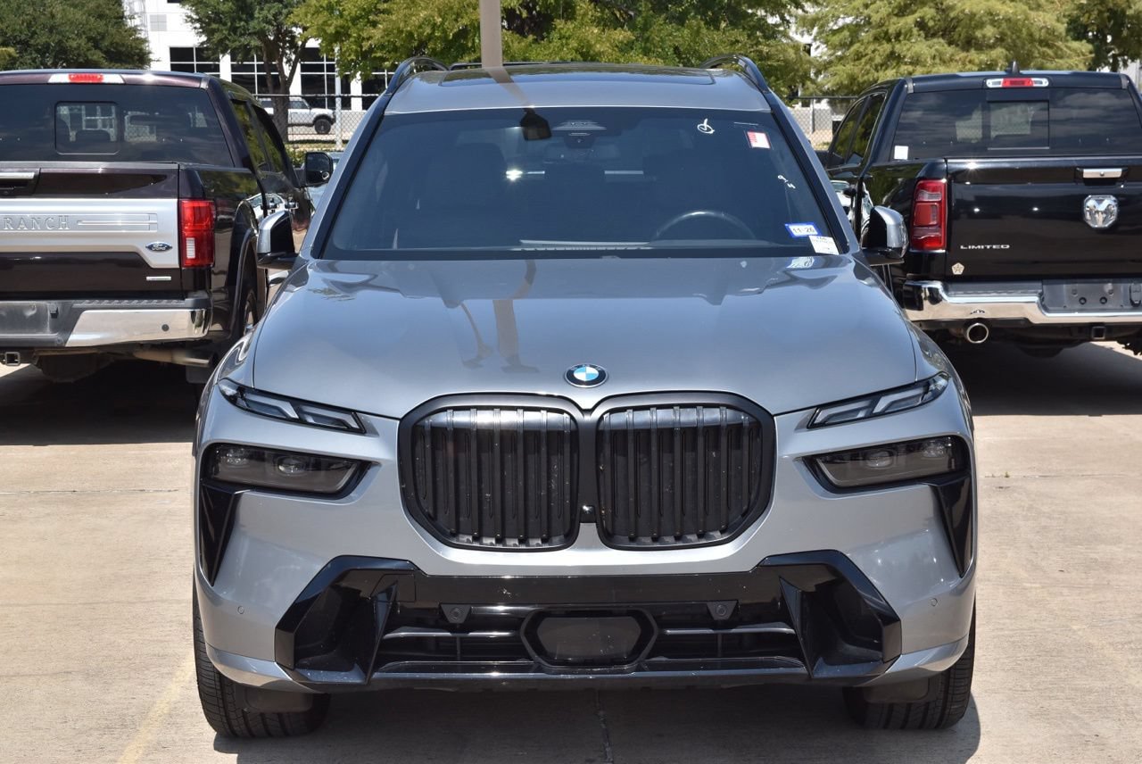 Used 2024 BMW X7 xDrive40i w/ M Sport Package AWD/4WD image 3
