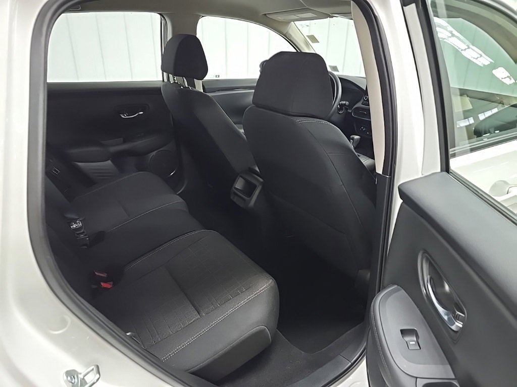Certified 2025 Honda HR-V LX image 17