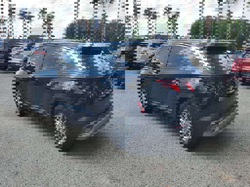 Used 2025 Hyundai Tucson SE image 2